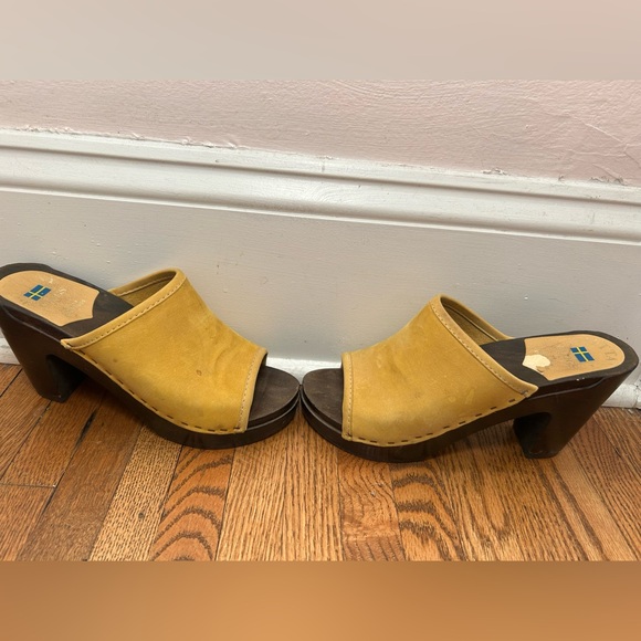 Sven’s Swedish Clogs Yellow - Picture 3 of 4